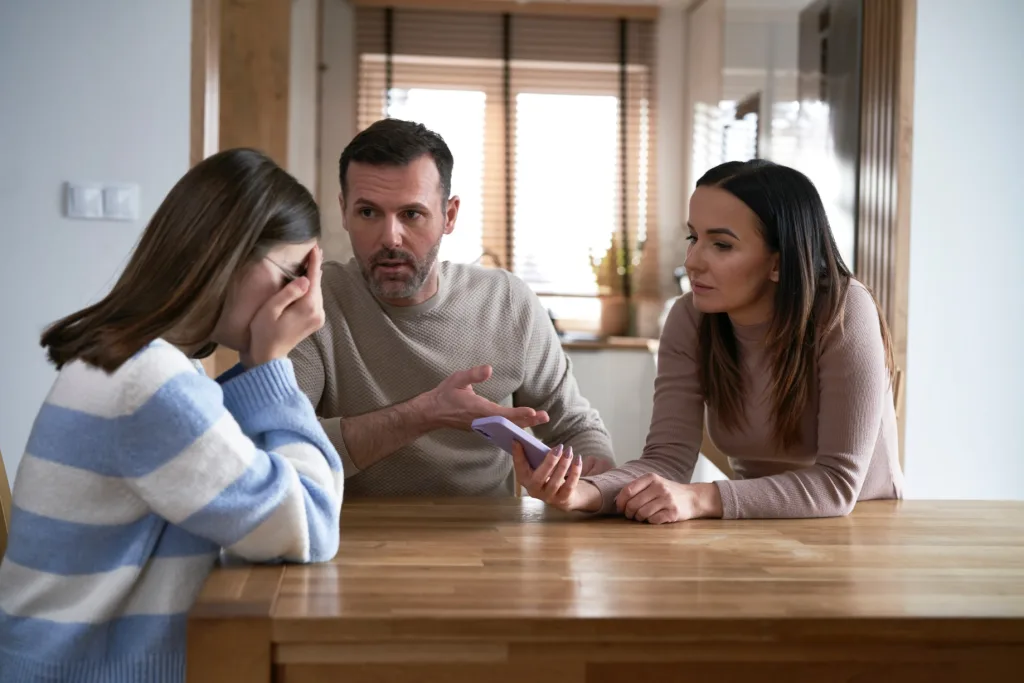 Navegando las aguas de la adolescencia: Desafíos comunes entre adolescentes y padres