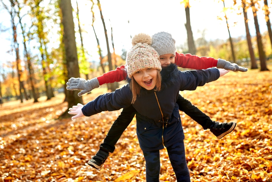 Rutinas emocionales para niños: cómo afrontar los cambios del otoño